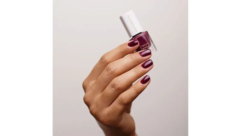Kia-Charlotta, Veganer Nagellack Super Powers (Weinrot), Bis zu 87% natürlich, 100% pflanzliche Lösungsmittel, Zertifiziert Vegan, Made in Germany, Premium Qualität, 5ml