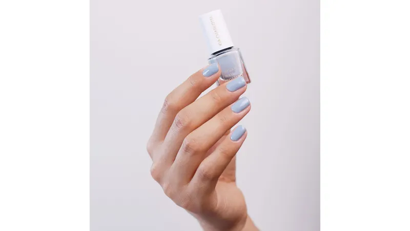 TESTER: Kia-Charlotta, Veganer Nagellack Bloom From Within (Dunkelgrau), Bis zu 87% natürlich, 100% pflanzliche Lösungsmittel, Zertifiziert Vegan, Made in Germany, Premium Qualität, 5ml