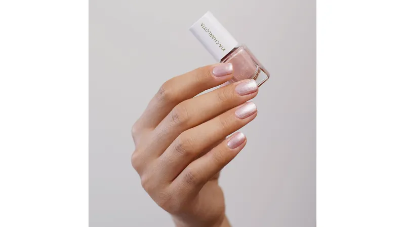 Kia-Charlotta, Veganer Nagellack Receive (Perlenpink), Bis zu 87% natürlich, 100% pflanzliche Lösungsmittel, Zertifiziert Vegan, Made in Germany, Premium Qualität, 5ml