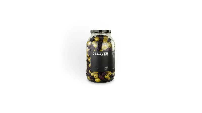 OELIVEN - eine Variation aus biozertifizierten Kalamata-Oliven ( 50% ) und biozertifizierten Chalkidiki-Oliven ( 50% ). Veredelt mit nativem sortenreinem selbsterzeugtem biozertifiziertem Koroneiki-Olivenöl extra, Salz, Oregano, Thymian und Rosmarin.   von OEL-Berlin Gallerie Bild 1
