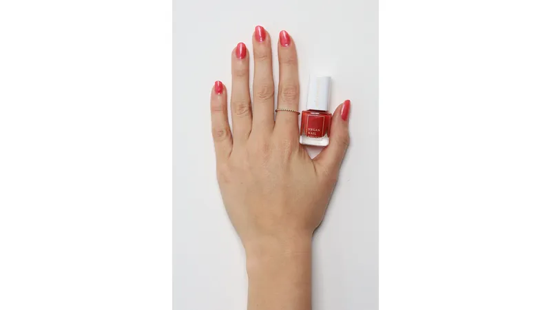 Kia-Charlotta I VEGANER Nagellack I Kissing Lips I Metallisches Wassermelonenpink I TIERVERSUCHSFREI und MADE IN GERMANY I Premium Qualität I 5ml