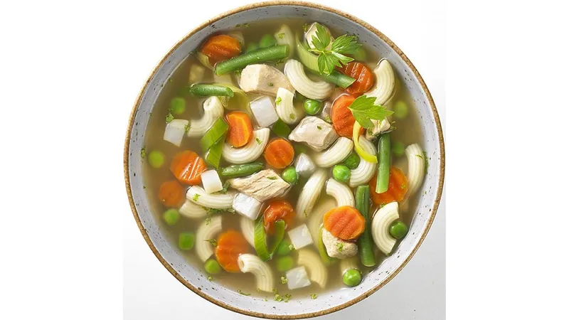 Gemüsesuppe mit Huhn
