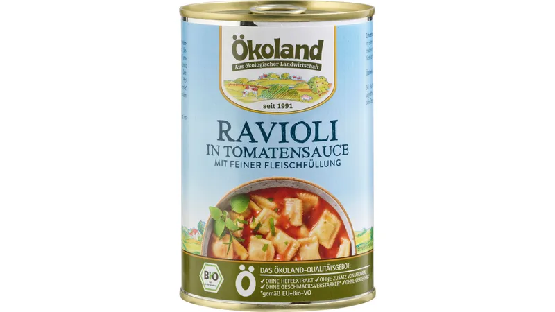 Ravioli mit fleischhaltiger Füllung in Tomatensauce